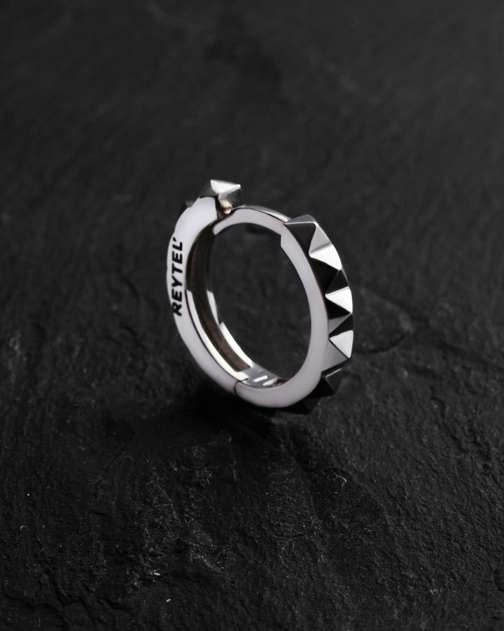 14k white gold single earring HARD