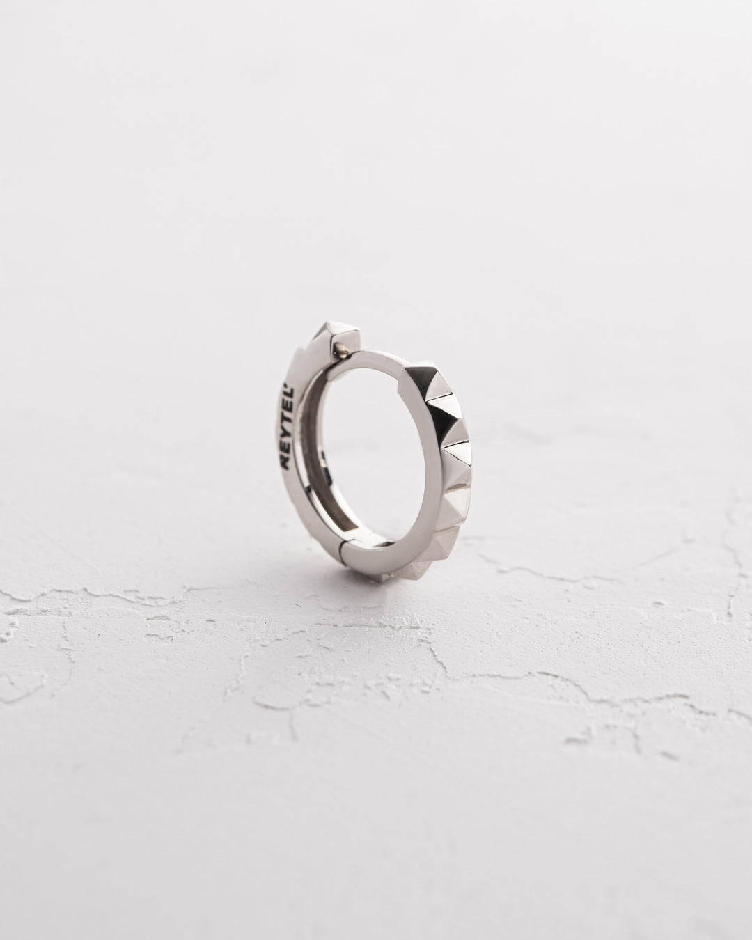 14k white gold single earring HARD