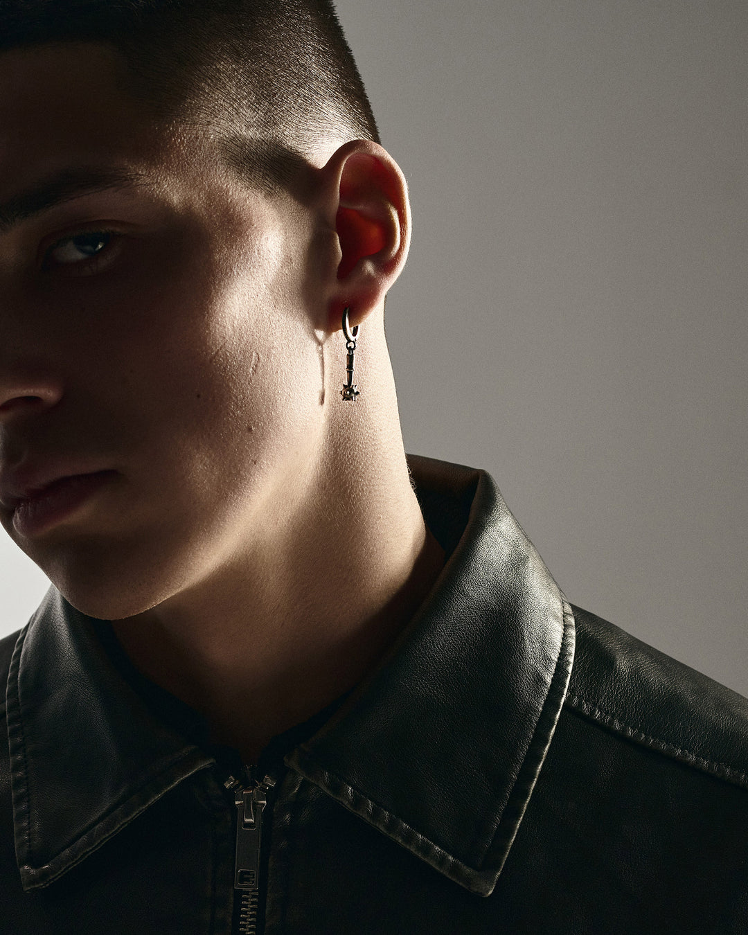 Silver mono earring MACE