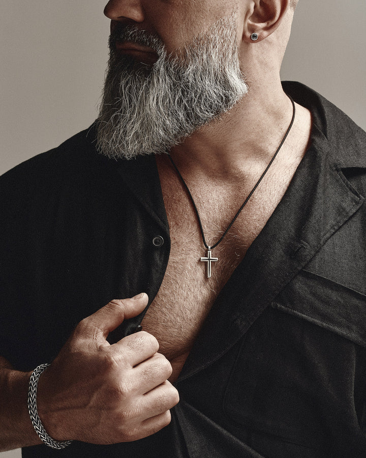 Cruz de plata LUMEN FIDEI. PIEDRAS NEGRAS