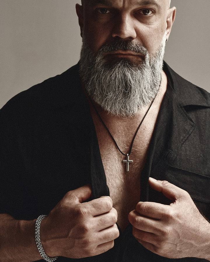 Cruz de plata LUMEN FIDEI. PIEDRAS NEGRAS