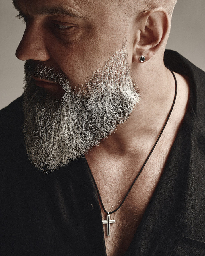 Cruz de plata LUMEN FIDEI. PIEDRAS NEGRAS