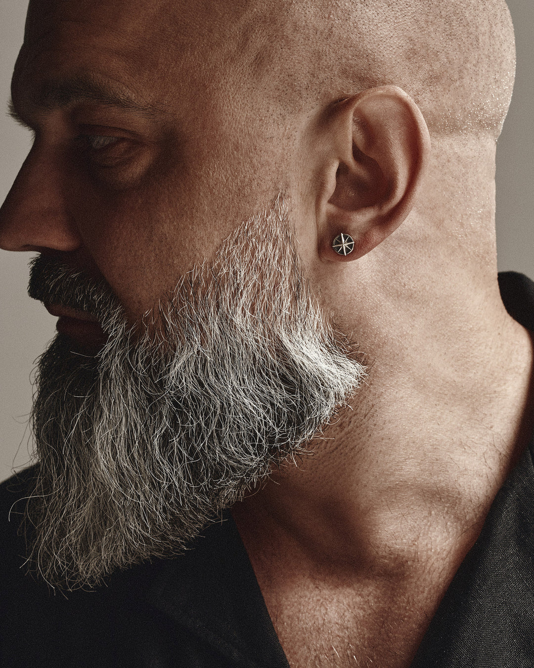 Silver single earring COMPASS