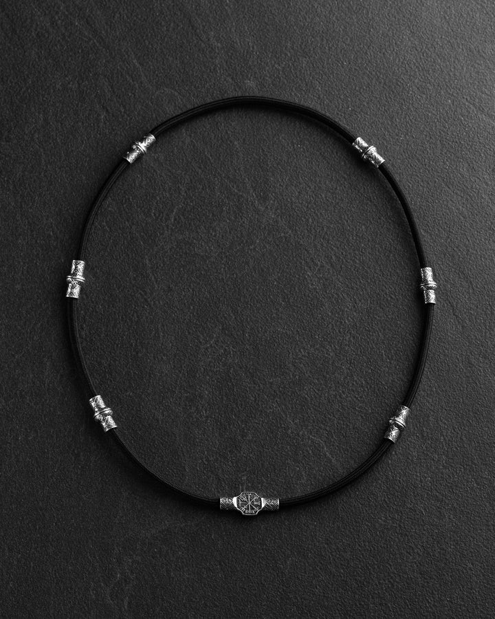 Cordone in seta VEGVISIR. SVARGA con inserti argento