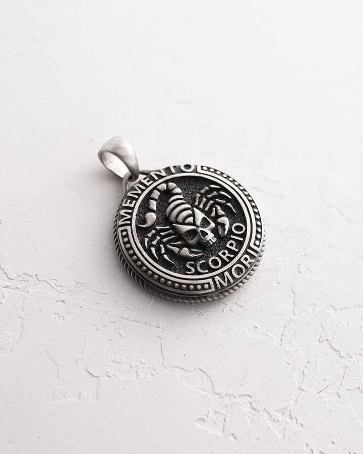 Ciondolo in argento Segno zodiacale - SCORPIONE. MEMENTO MORI