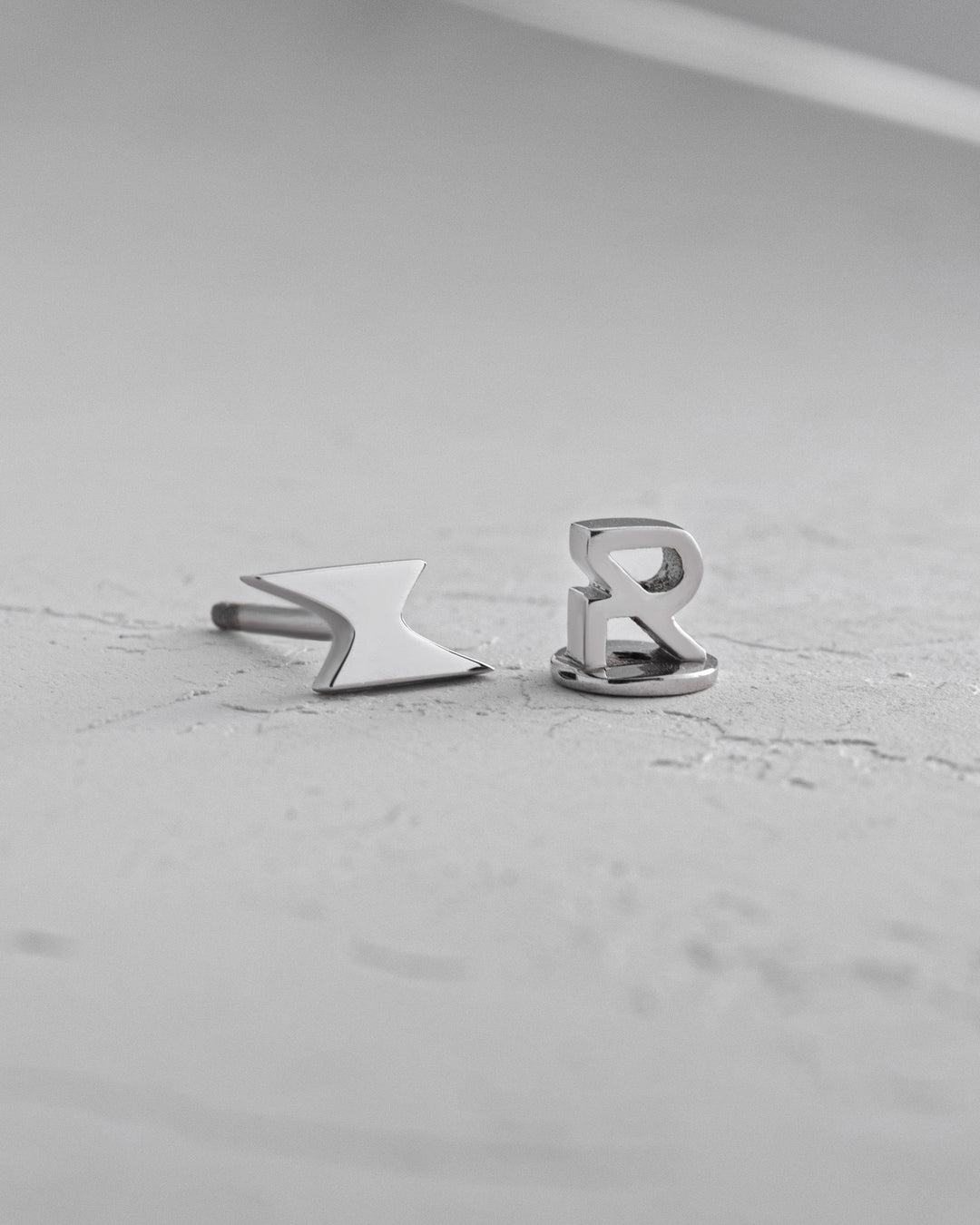 14k white gold single earring LIGHTNING