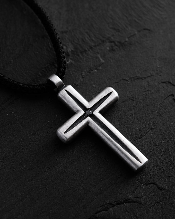 Cruz de plata LUMEN FIDEI. PIEDRAS NEGRAS