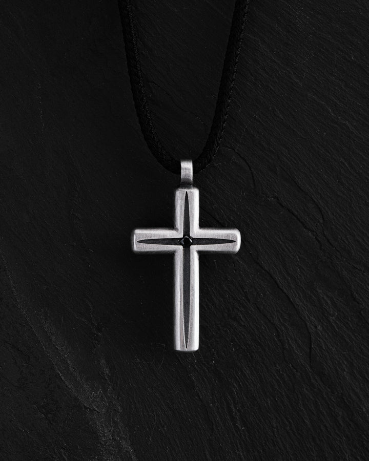 Cruz de plata LUMEN FIDEI. PIEDRAS NEGRAS