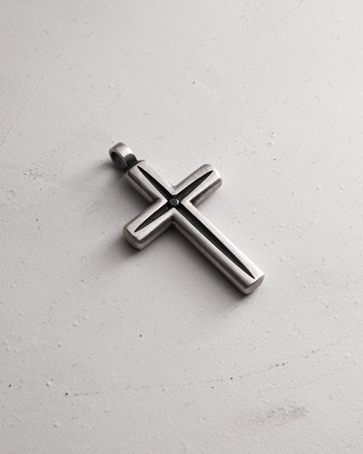 Cruz de plata LUMEN FIDEI. PIEDRAS NEGRAS