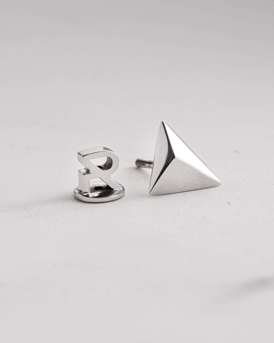 14k white gold single earring PYRAMID