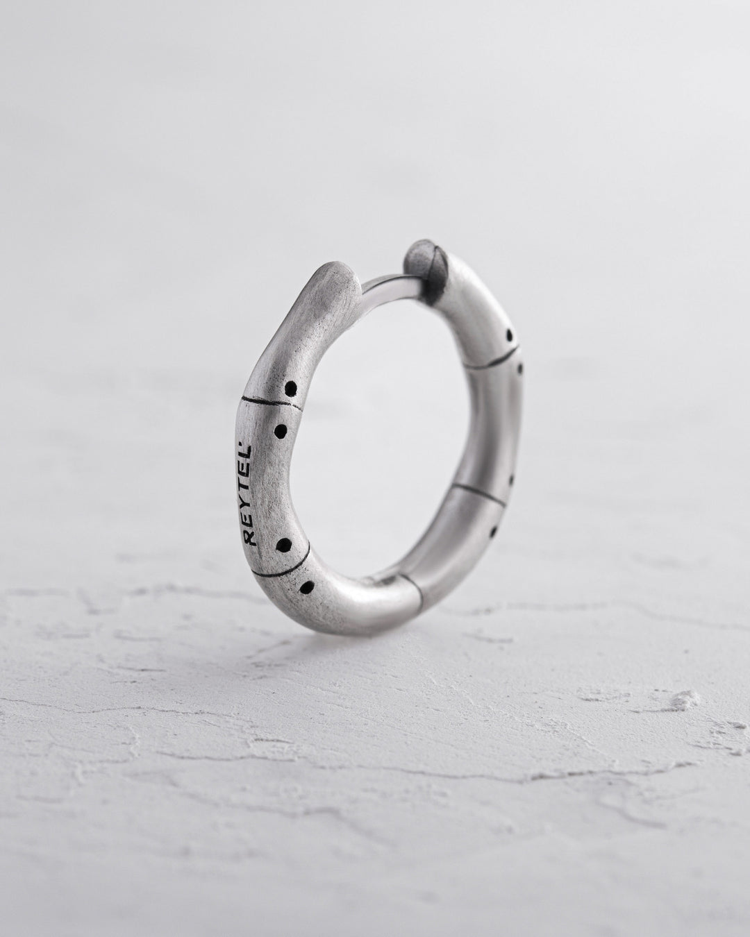 Silver single earring TRIN