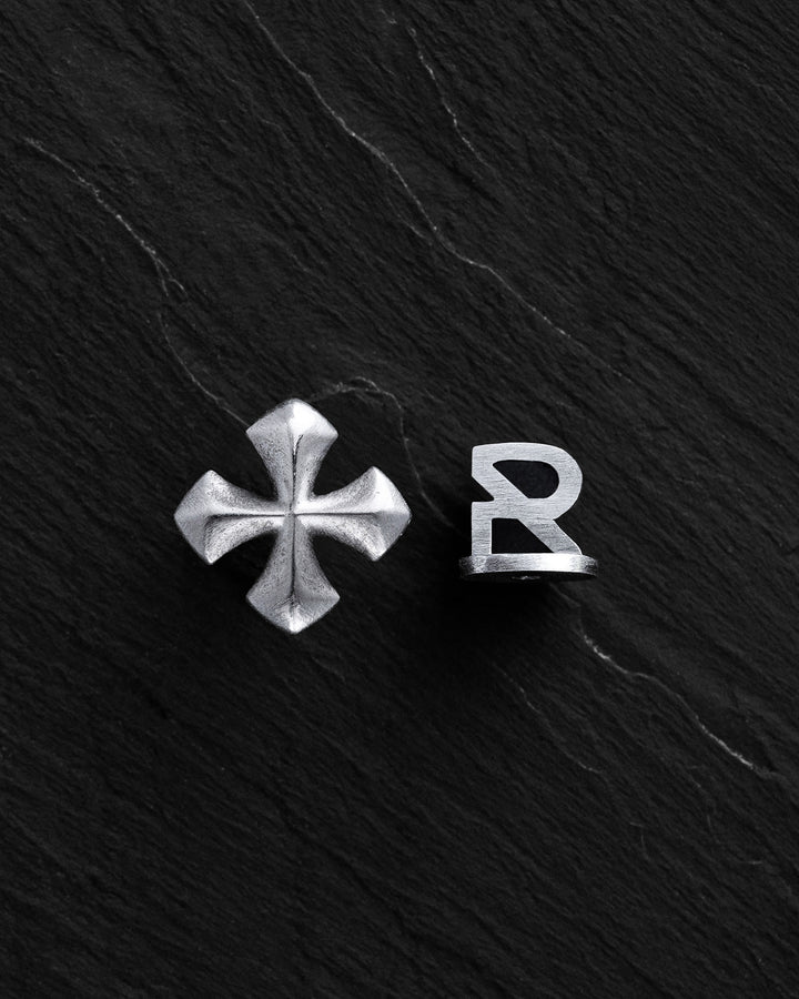 Silver single earring CROSS PATTÉE