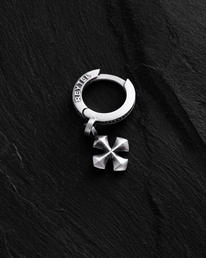 Silver single earring CROSS PATTÉE