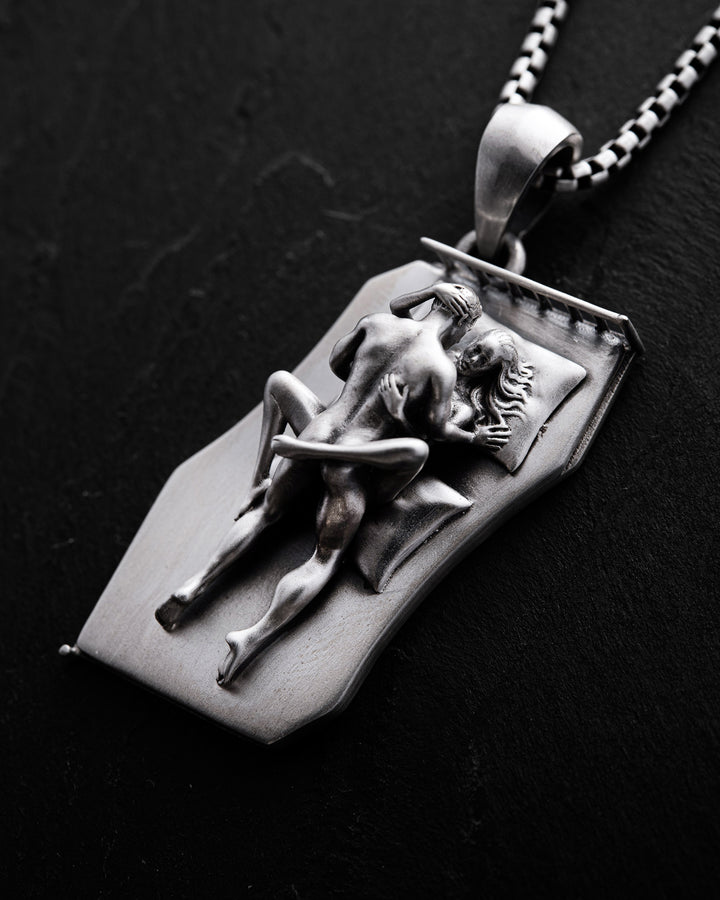 Colgante de plata EN LA CAMA