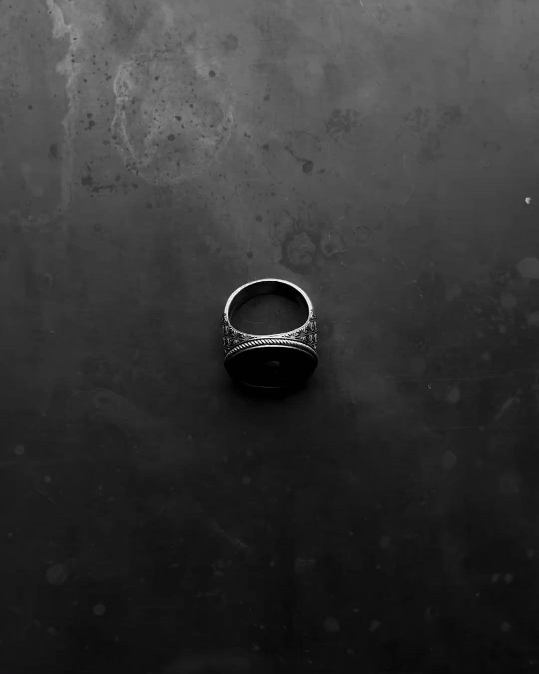 VEGVISIR WITH SKULL silver ring