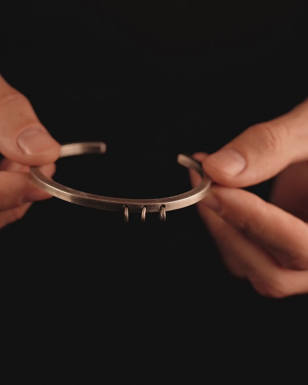 Silver bangle DENKEN