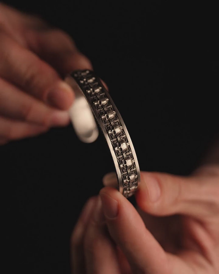 Silver bangle MEMENTO MORI