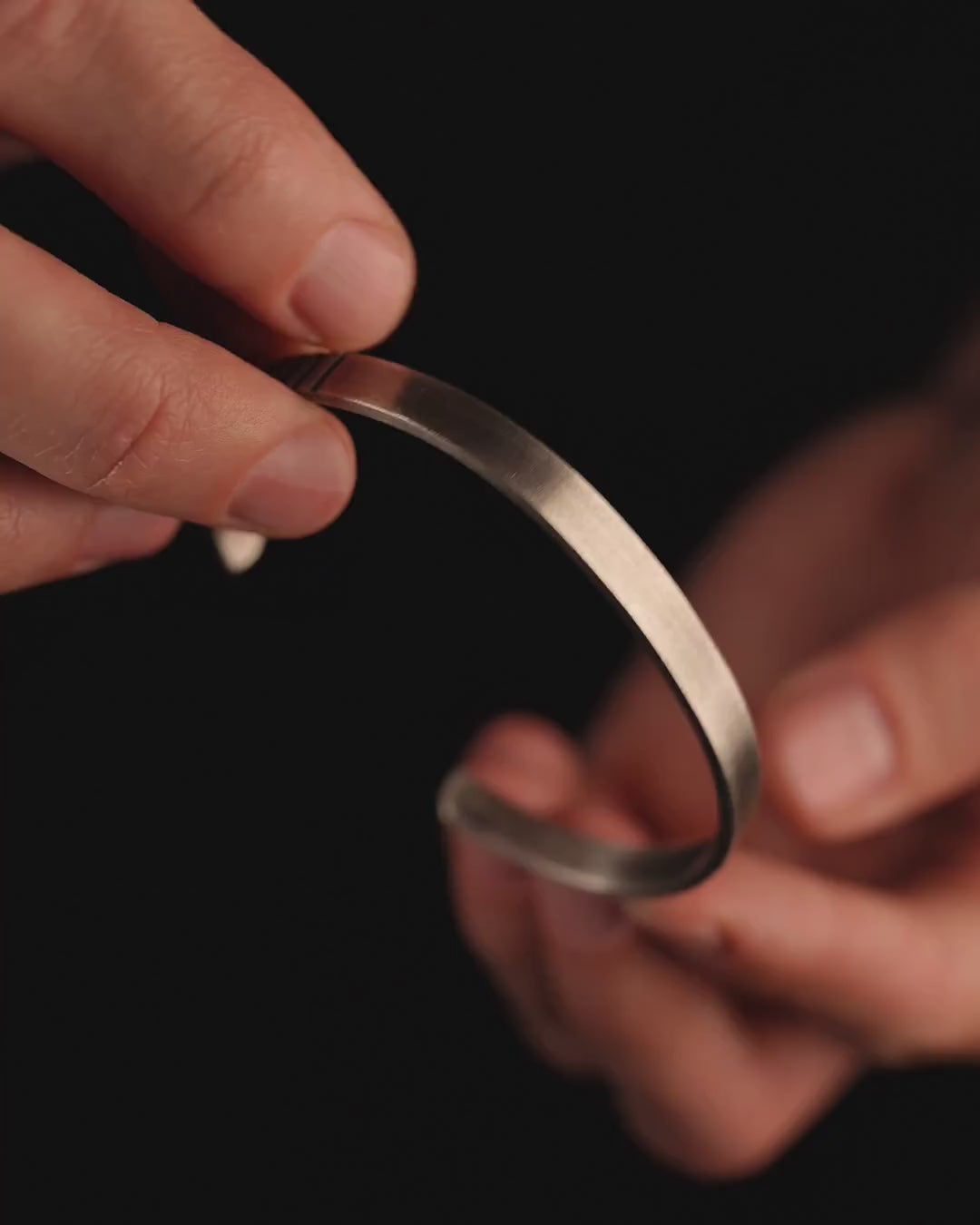 Silver bangle ZYKLUS