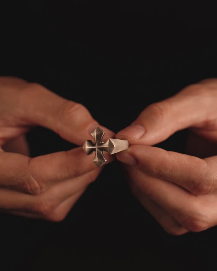 Silver ring CROSS PATTÉE
