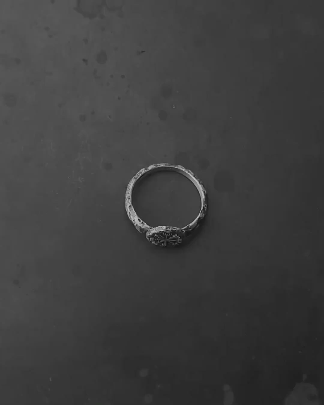 VEGVISIR ON STONE silver ring