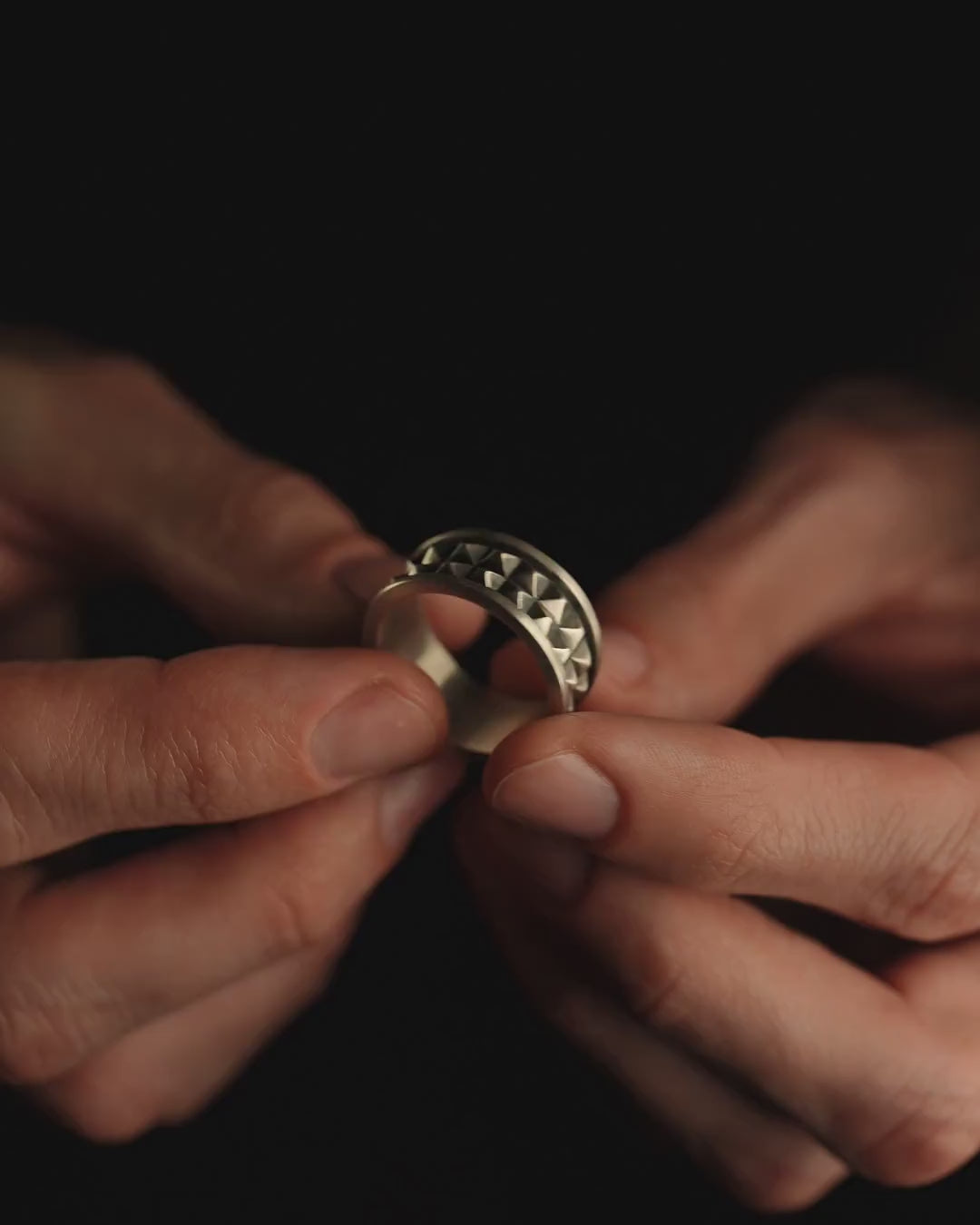 Silver ring STRUCHTUR