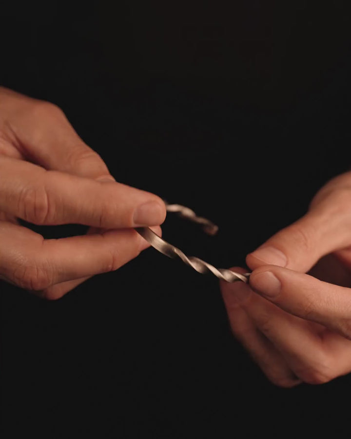 Silver bangle ESPIRAL