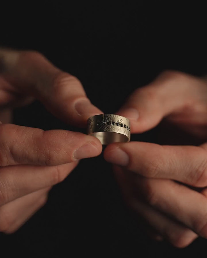 Silver ring ERVARING. BLACK STONES