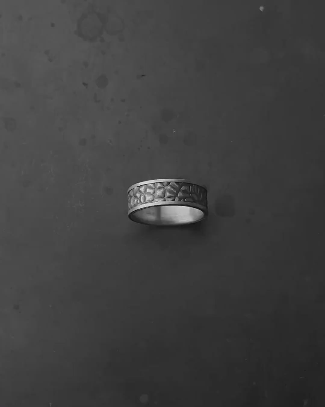 STONE WALLS silver ring