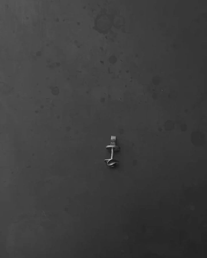 Silver single earring EMBUDO