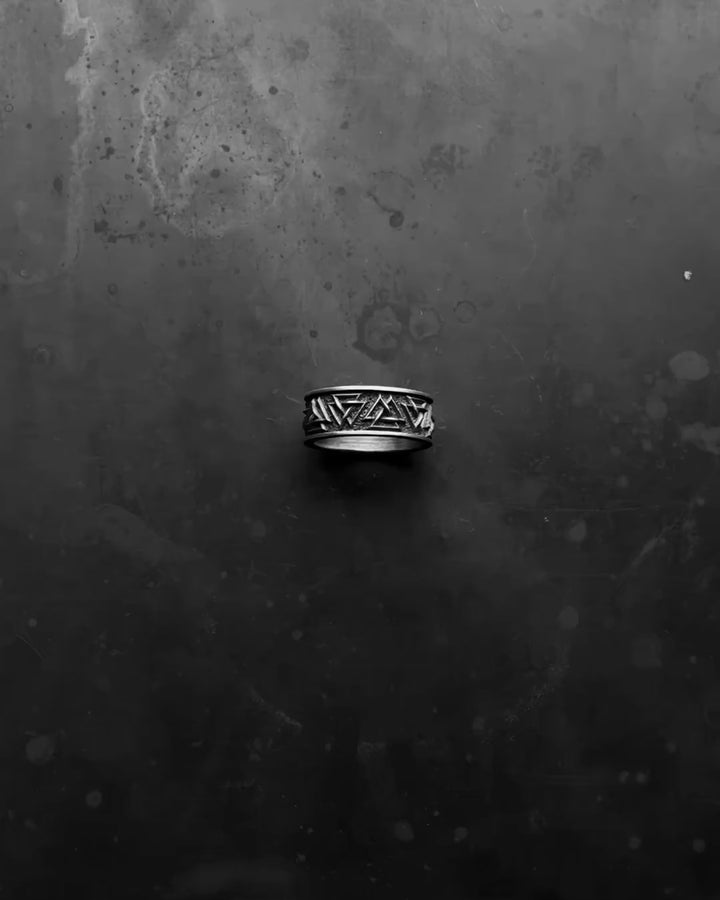 Anello in argento VALKNUT