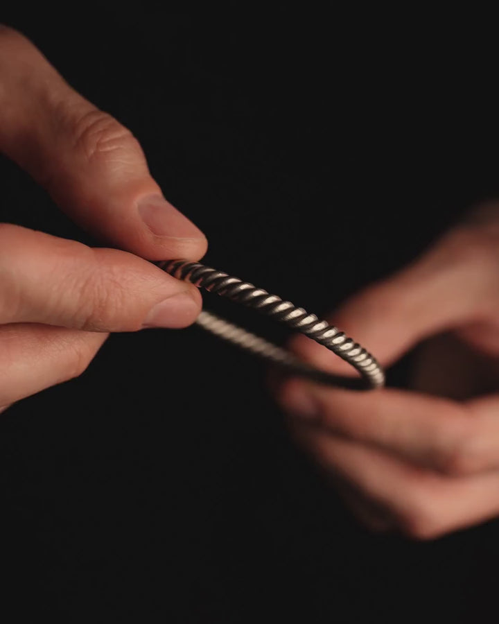 Silver bangle TWIST