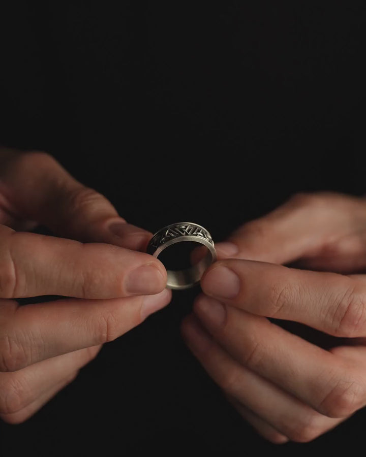 Anello in argento VALKNUT