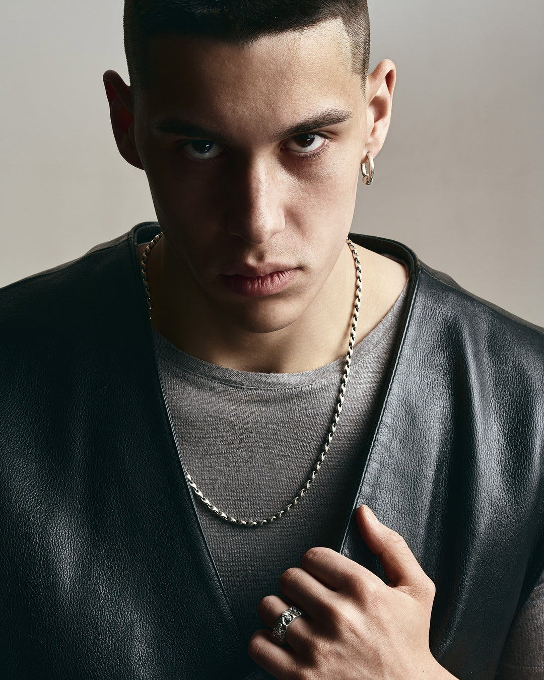 Silver single earring GRAVITY