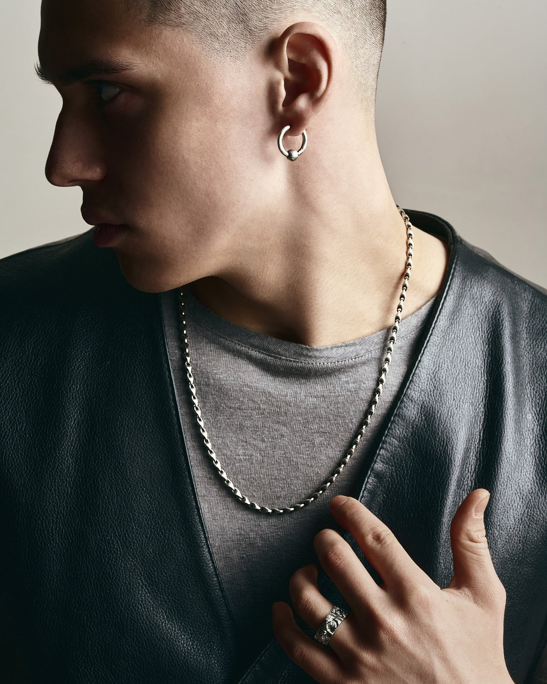 Silver single earring GRAVITY