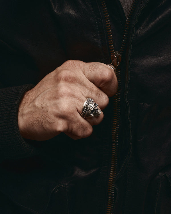 Silberring TOTENKOPF IM KRANZ