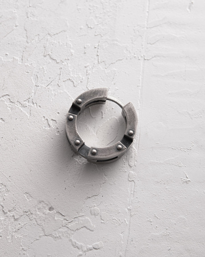 Boucle d'oreille unique en argent SONRAI