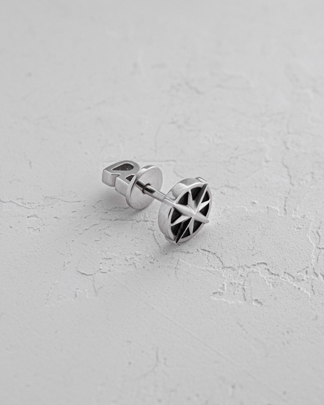Boucle d'oreille unique en or blanc 14 carats COMPASS