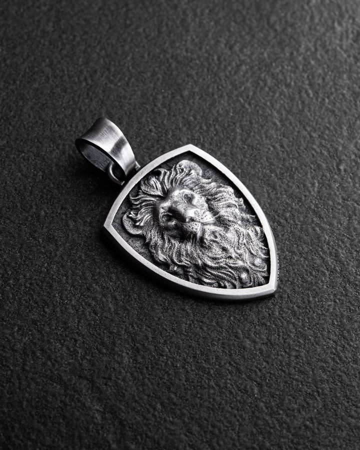 Silver pendant THE WISDOM OF THE LION