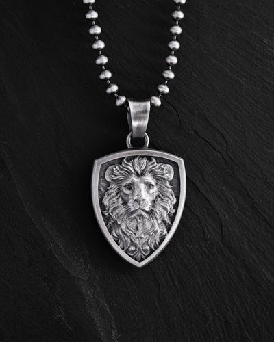Silver pendant THE WISDOM OF THE LION