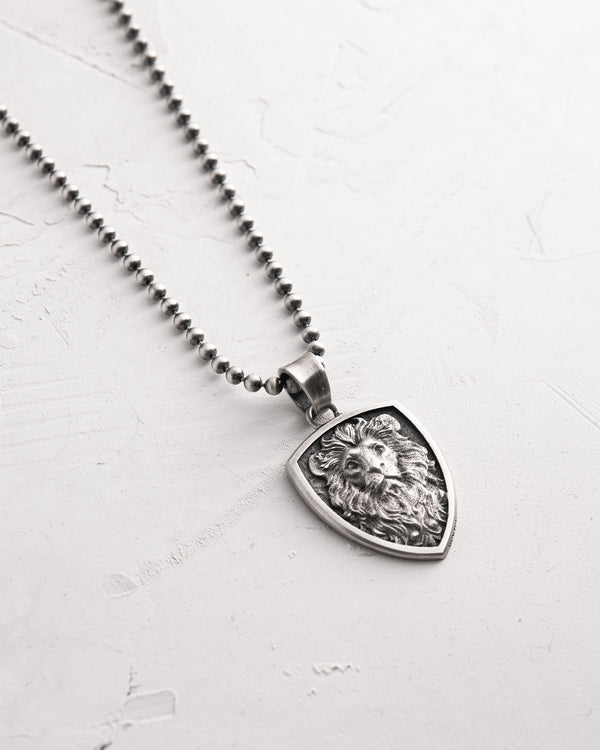 Silver pendant THE WISDOM OF THE LION