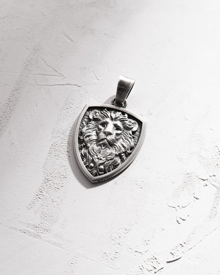 Silver pendant THE WISDOM OF THE LION