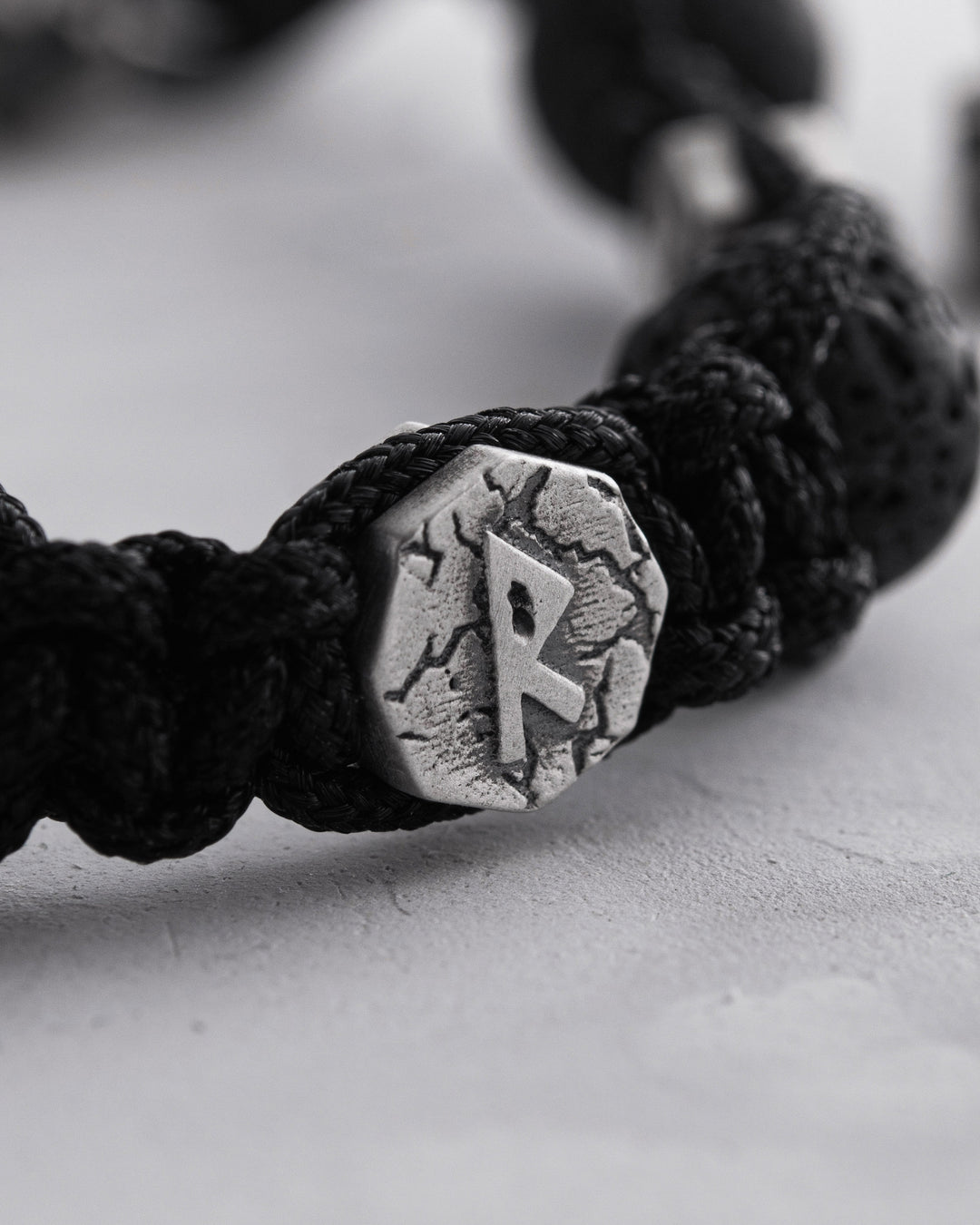 Bracelet homme RUNES (lave)