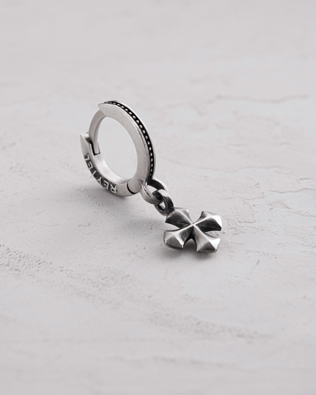 Boucle d'oreille simple en argent CROIX PATTÉE