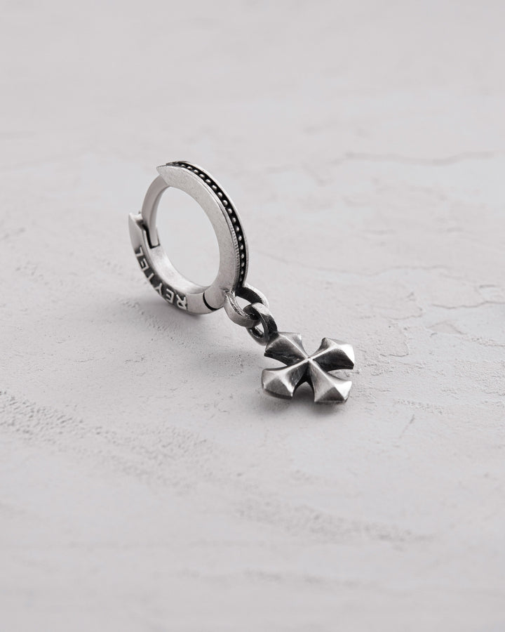 Boucle d'oreille simple en argent CROIX PATTÉE