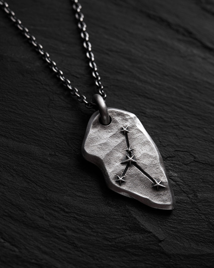 Pendentif en argent CONSTELLATION DU CANCER sur une chaîne