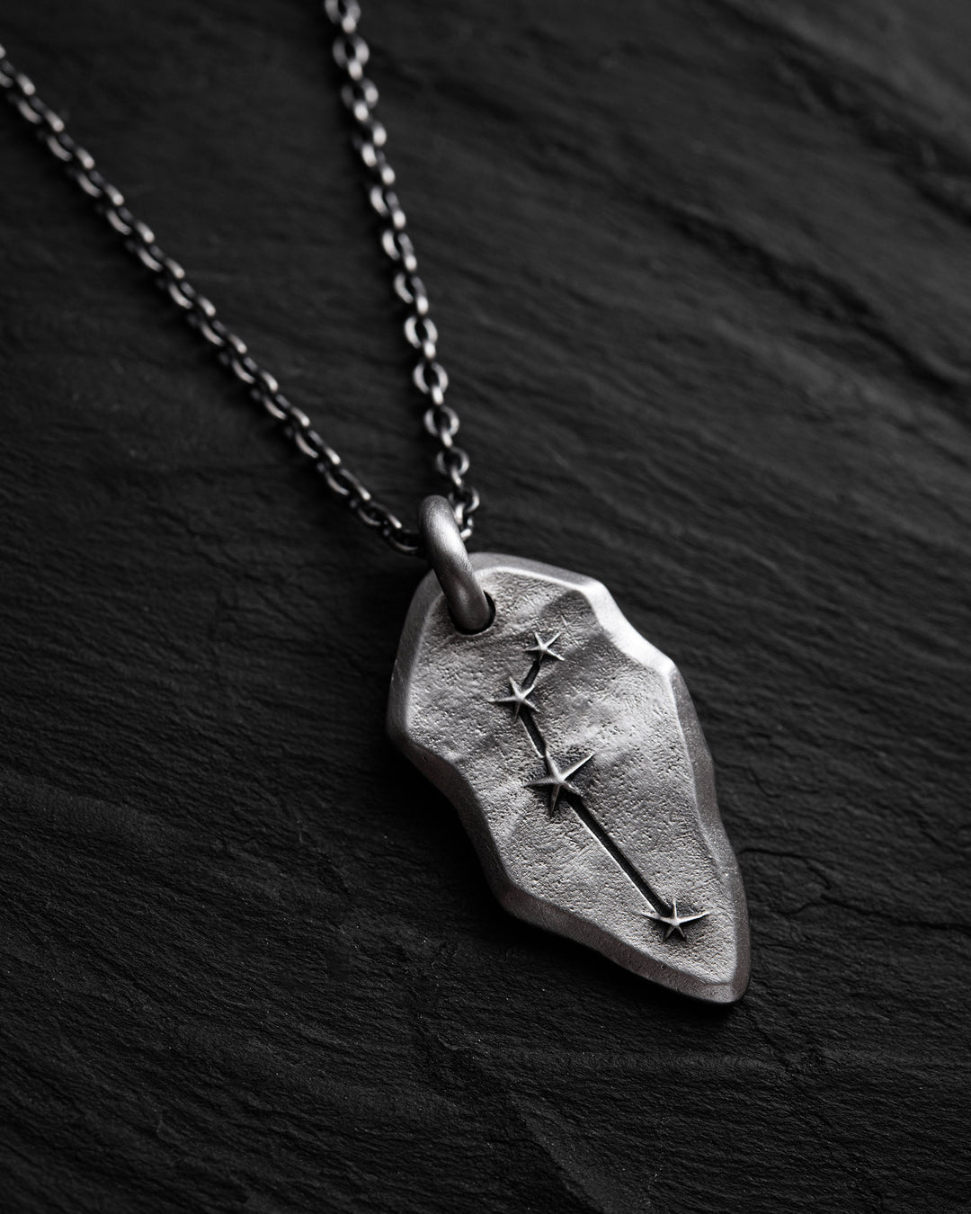 Pendentif en argent CONSTELLATION BÉLIER sur une chaîne