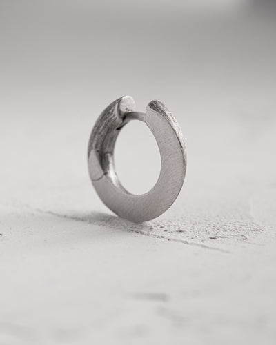 Orecchino in argento - anello RELEASE