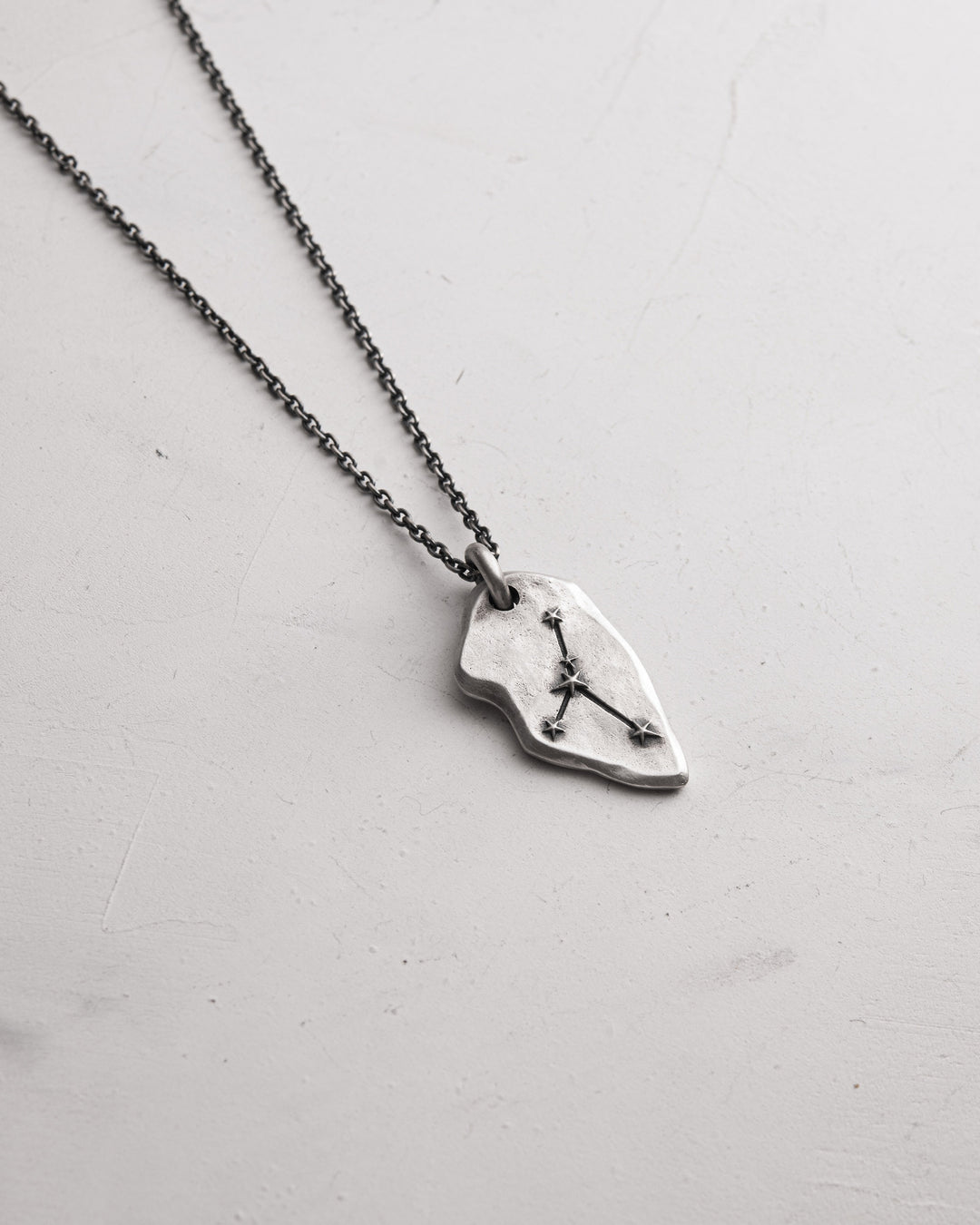 Pendentif en argent CONSTELLATION DU CANCER sur une chaîne