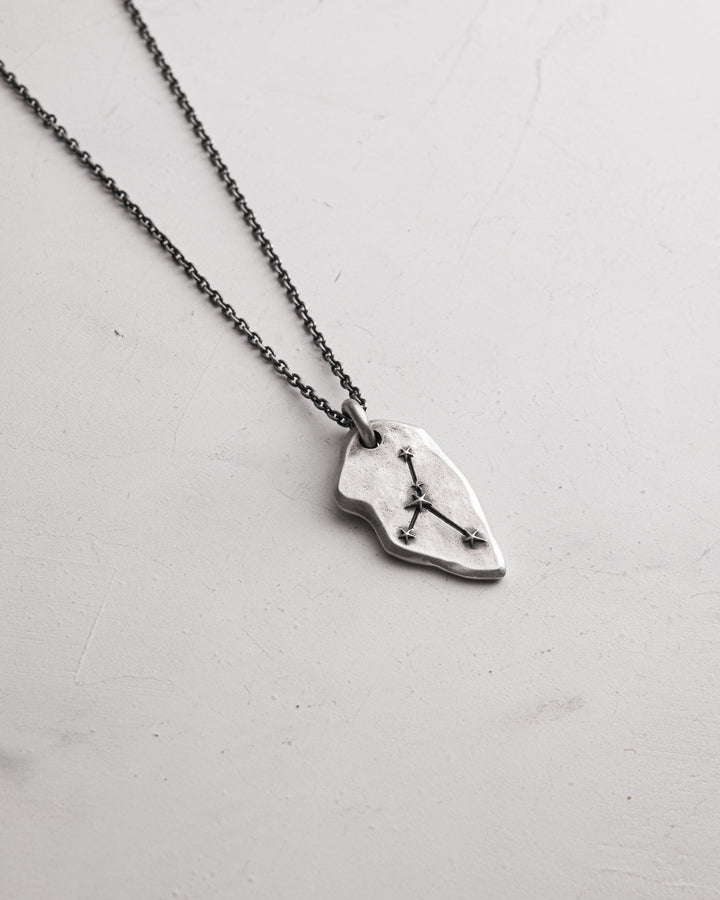 Pendentif en argent CONSTELLATION DU CANCER sur une chaîne