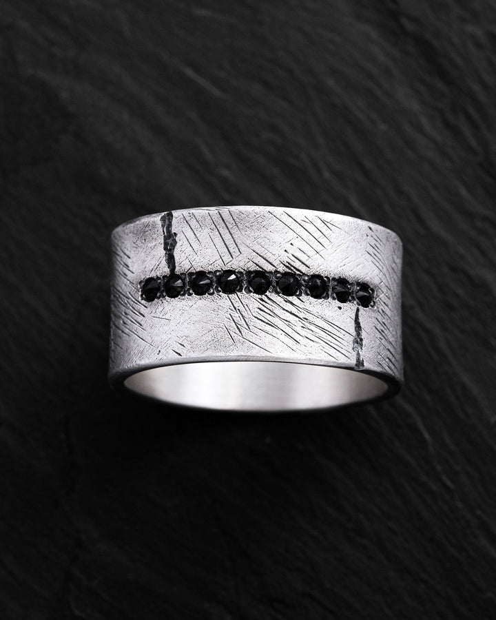 Silver ring ERVARING. BLACK STONES